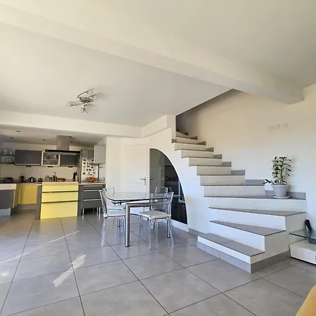 Βίλα Tres Belle Avec Piscine, Tennis Et Golf *