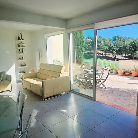 Tres Belle Avec Piscine, Tennis Et Golf *